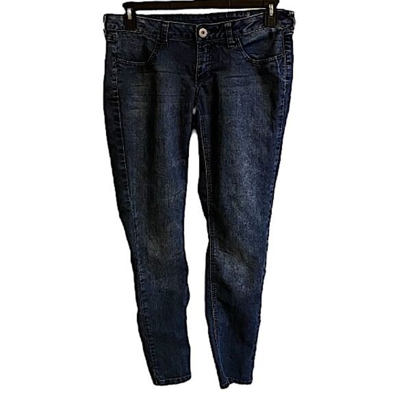 City Streets Juniors Size 11 Straight Jeans Dark Wash Whiskered Classiccore - Picture 1 of 9